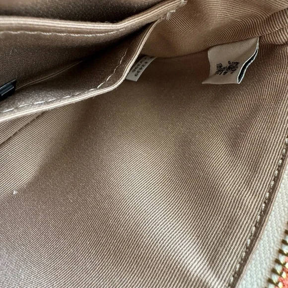 Coach Cream Leather Wristlet/Zip Pouch - New with Tag - Picture 6 of 11